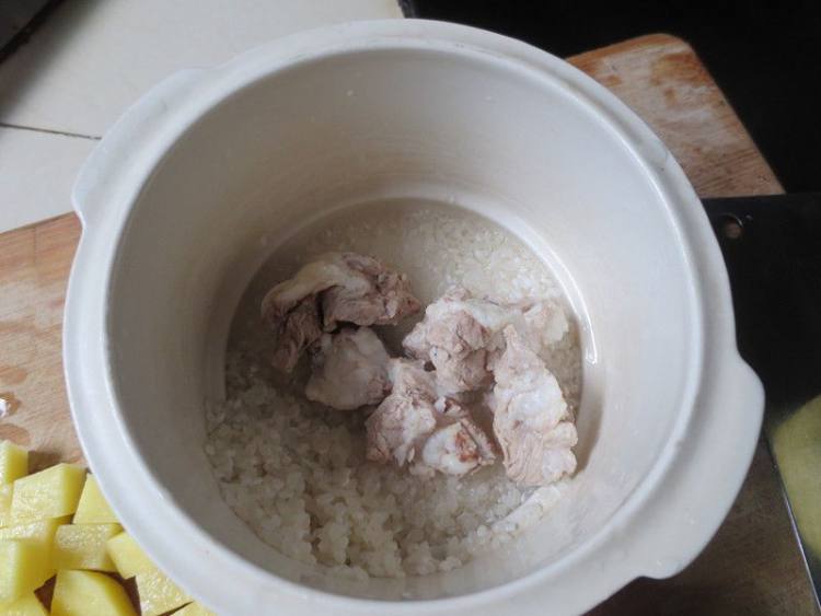 土豆排骨粥步骤4