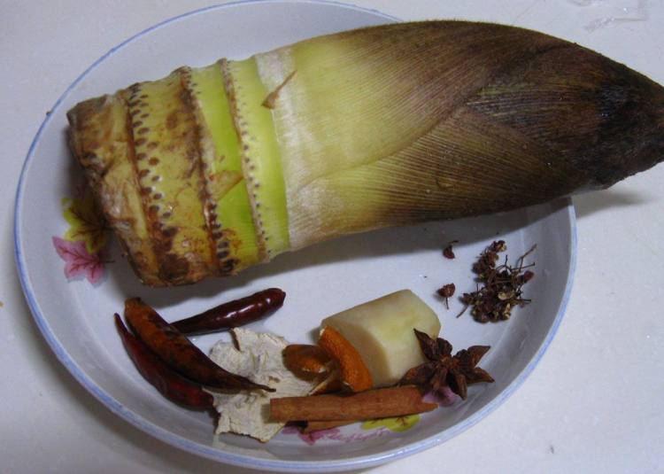 竹笋土豆烧鸡块步骤2