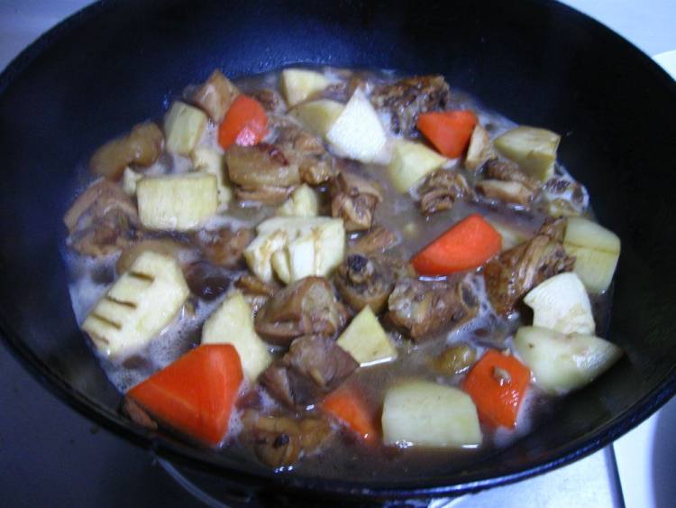 竹笋土豆烧鸡块步骤9