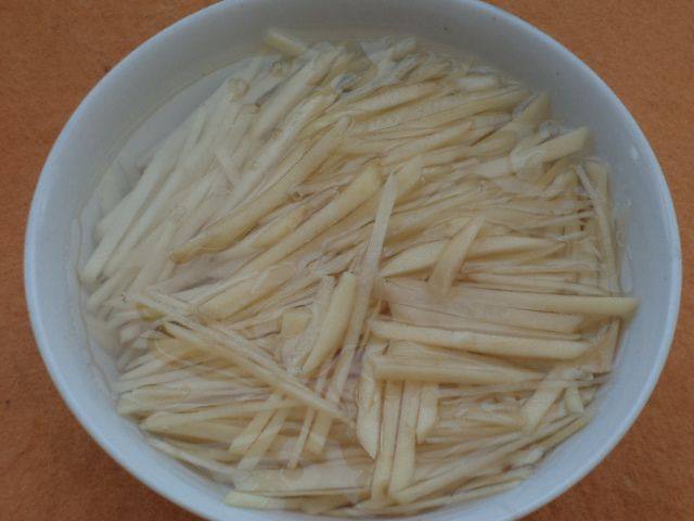 炝土豆丝步骤2