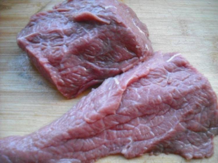 牛肉片炒青红椒步骤1
