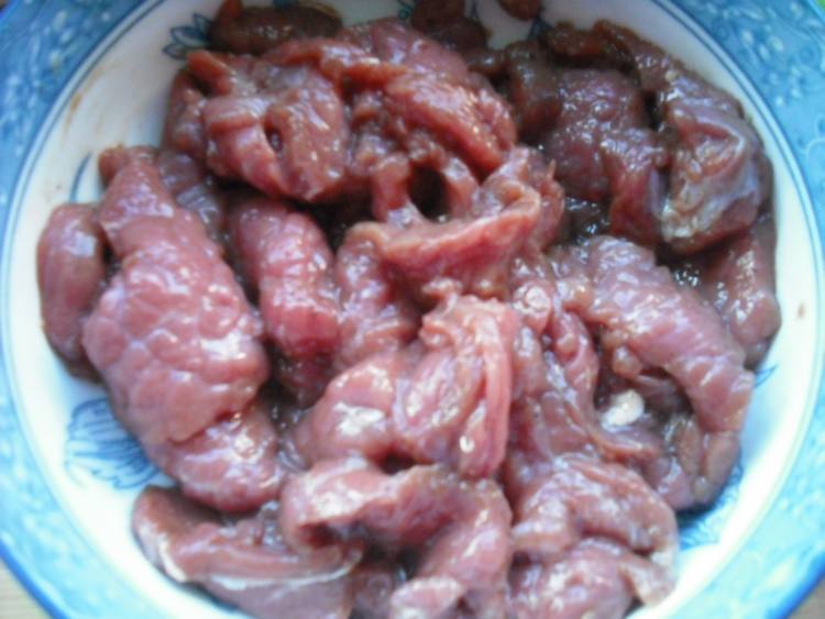 牛肉片炒青红椒步骤4