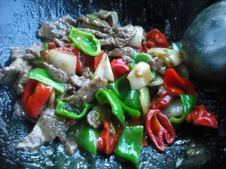牛肉片炒青红椒步骤15