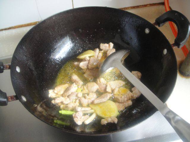 猪肉炖土豆胡萝卜步骤4
