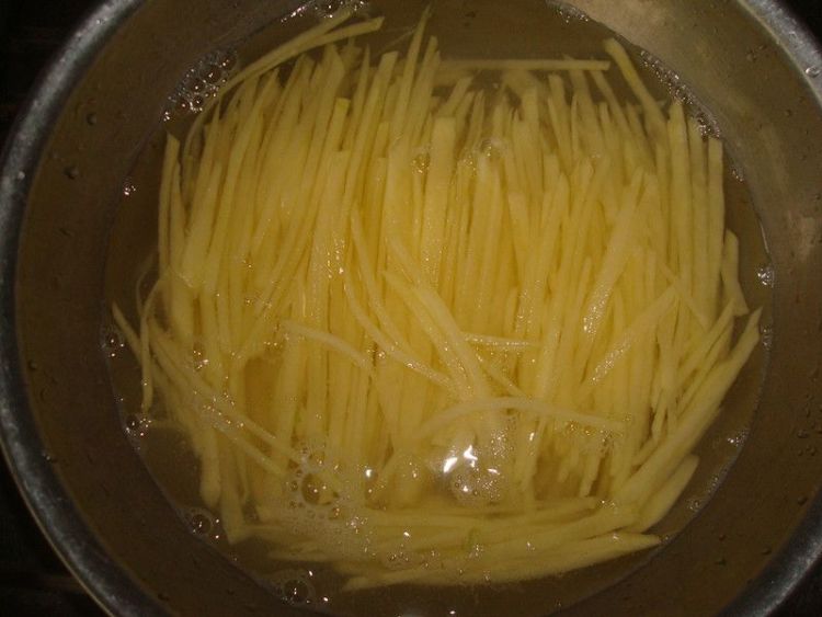蒜香土豆丝步骤1