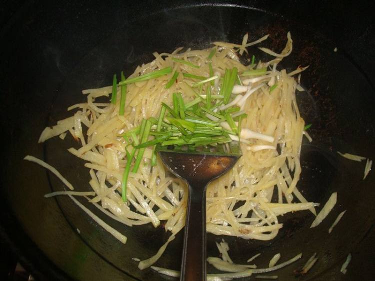 蒜香土豆丝步骤5