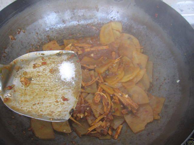 土豆片炒牛筋步骤11