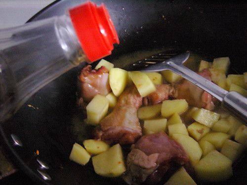 鸡腿焖土豆步骤4