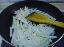 雪菜土豆丝步骤4