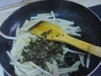 雪菜土豆丝步骤6