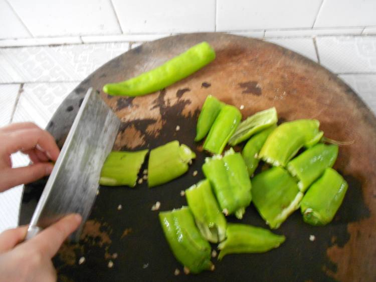 豆豉油爆辣椒步骤3