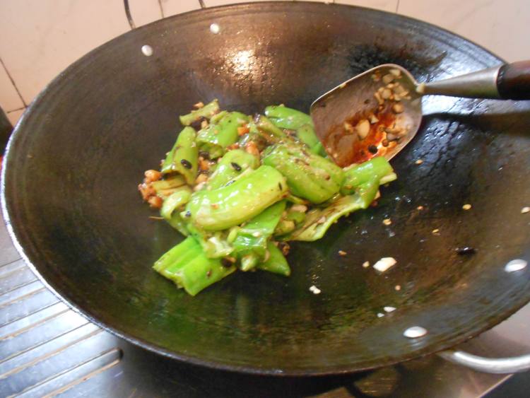 豆豉油爆辣椒步骤8