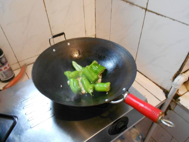豆豉油爆辣椒步骤6