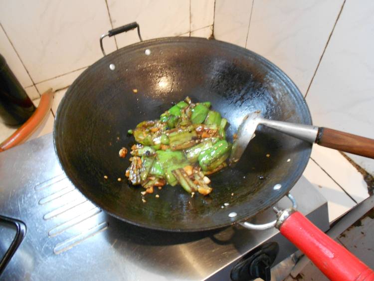 豆豉油爆辣椒步骤9
