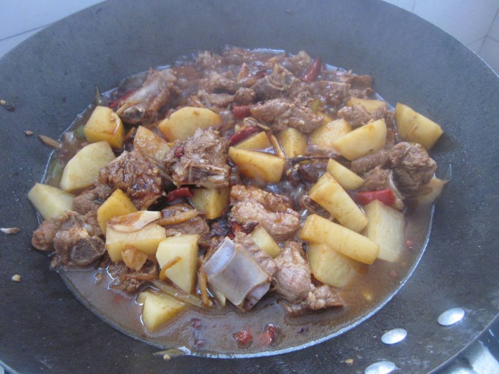 排骨烧土豆步骤8