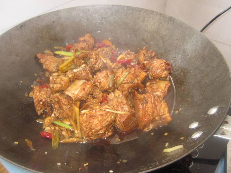 排骨烧土豆步骤7