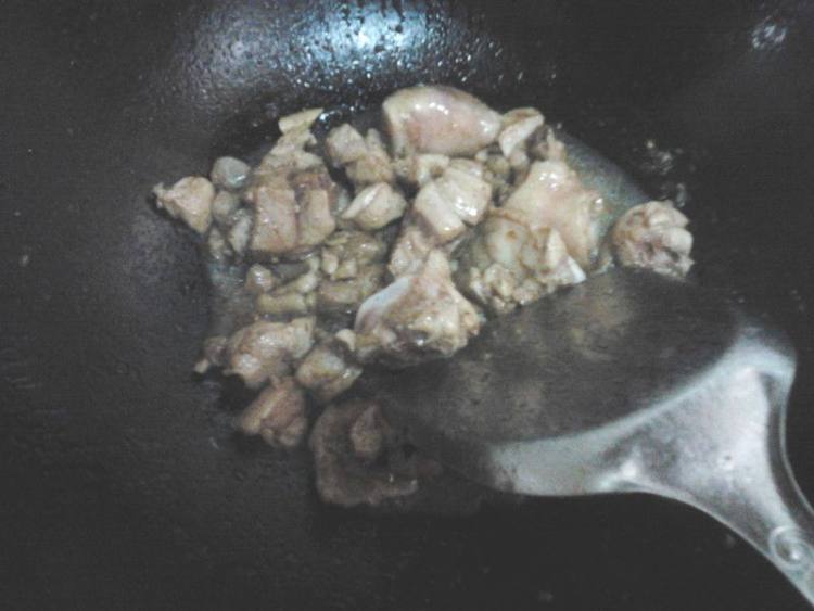 土豆炒鸡块步骤4