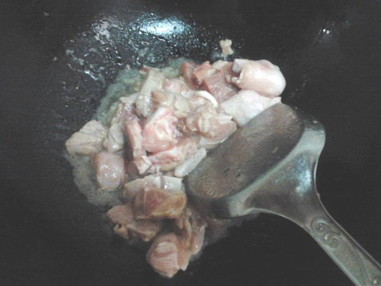 土豆炒鸡块步骤3