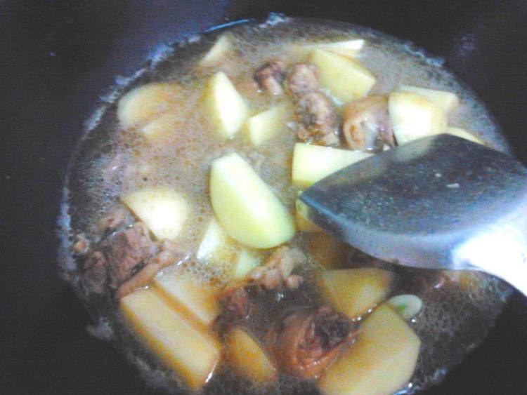 土豆炒鸡块步骤6