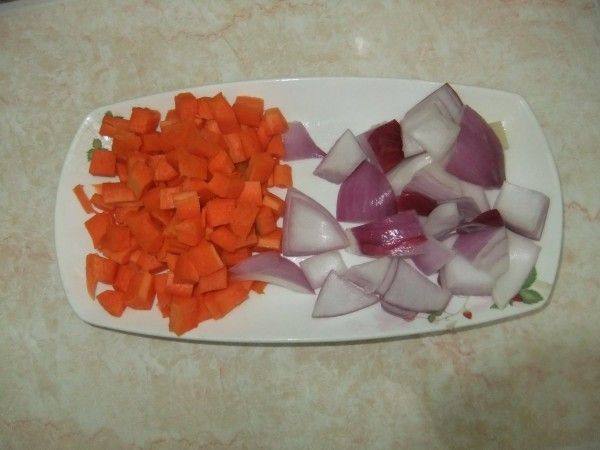 土豆花生烧肉步骤4