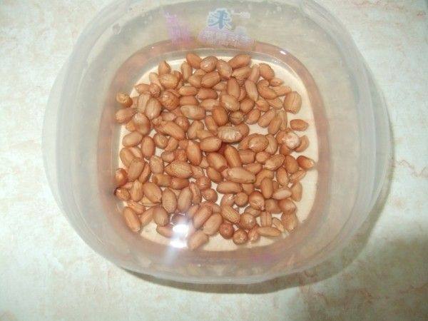 土豆花生烧肉步骤5