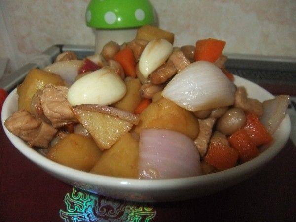 土豆花生烧肉步骤12