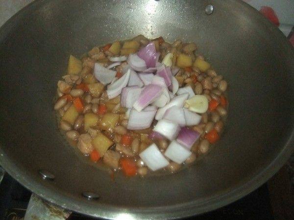 土豆花生烧肉步骤11