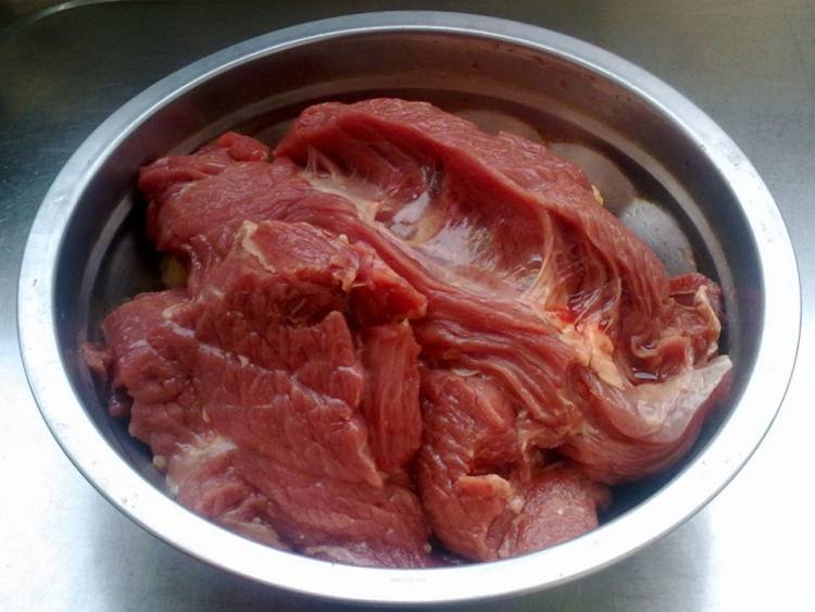 电锅煮牛肉步骤1