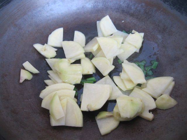柳蒿芽土豆汤—迟到的步骤6