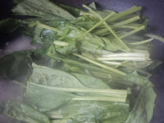 牛肉菠菜粉丝汤步骤7