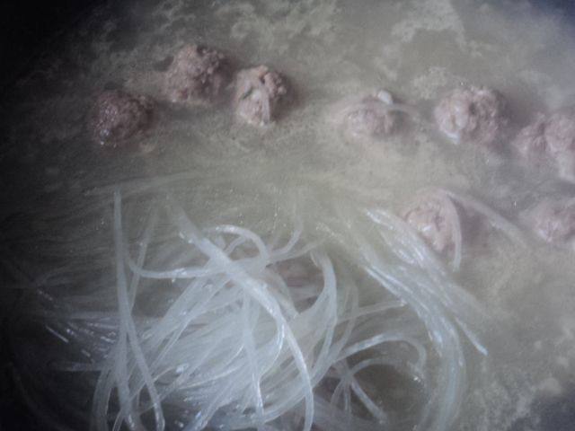 牛肉菠菜粉丝汤步骤6