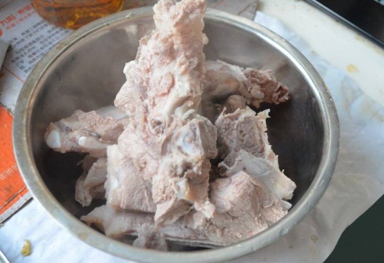 排骨炖土豆浓汤煲步骤2