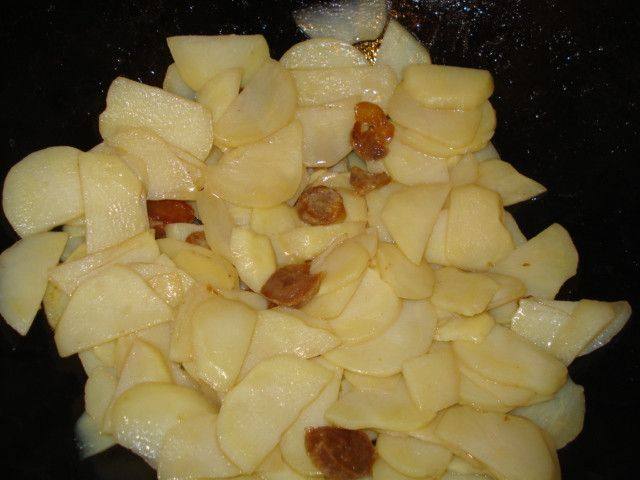 香肠炒土豆片步骤7