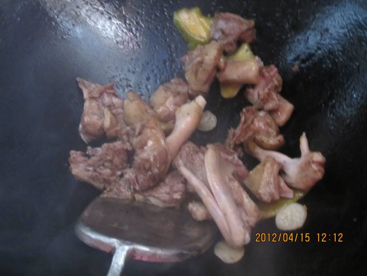 土豆焖鸭步骤4