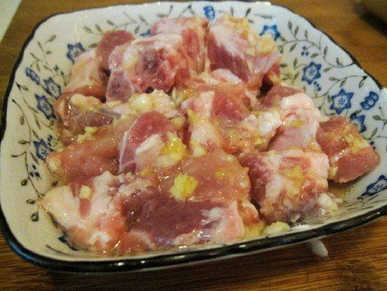 土豆蒸排骨步骤2