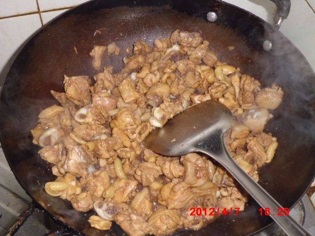 土豆萝卜炖鸡步骤3