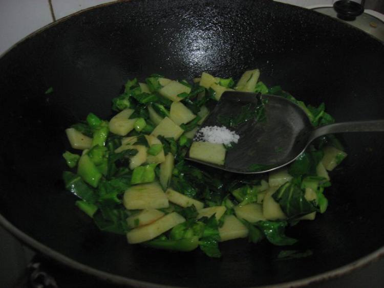 青菜土豆步骤6