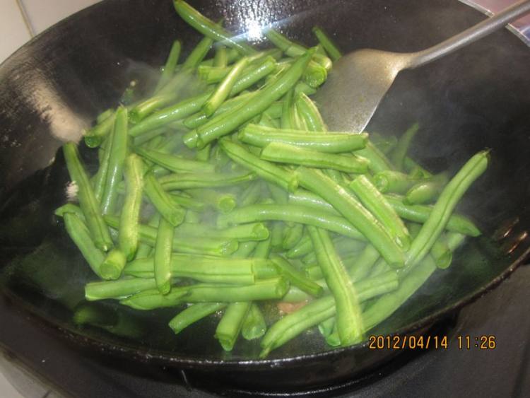 土豆豆角炖肉步骤6