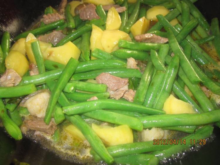 土豆豆角炖肉步骤9