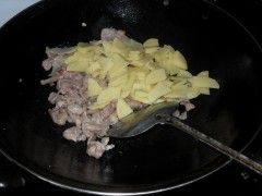 土豆炒肉片步骤5