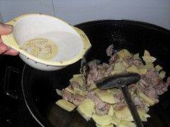 土豆炒肉片步骤6