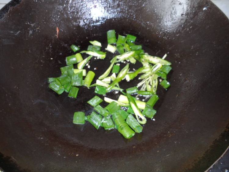 辣椒炒火腿肠步骤3