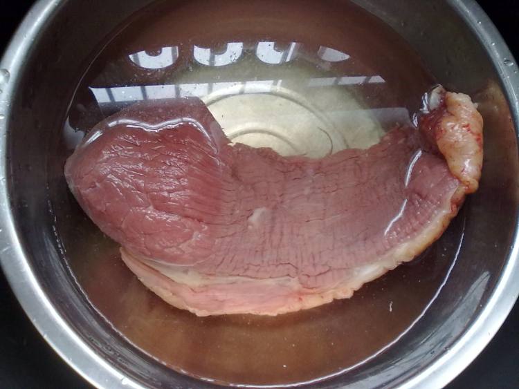 蚝油牛肉丁步骤1