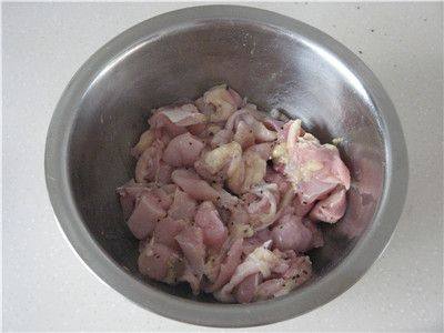 南瓜番茄扒鸡丁步骤1