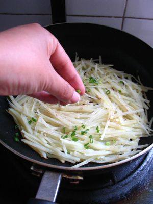 葱香土豆烙步骤7