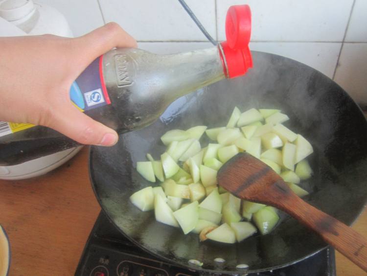 清炖土豆块步骤5