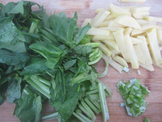 菠菜土豆汤步骤1