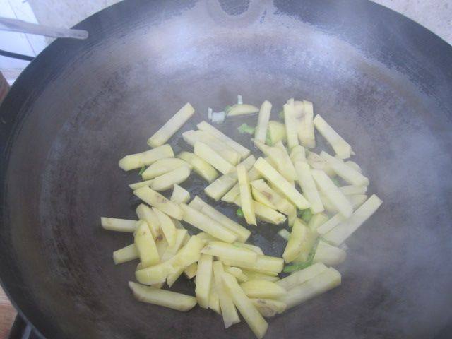 菠菜土豆汤步骤3