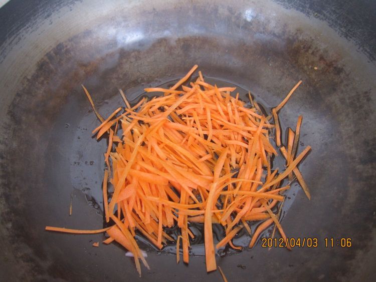 炒土豆胡萝卜丝步骤3