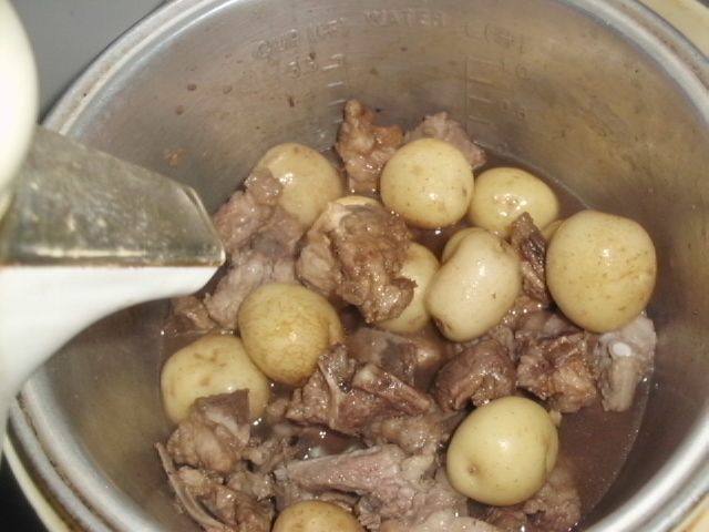 干烧排骨土豆仔步骤7